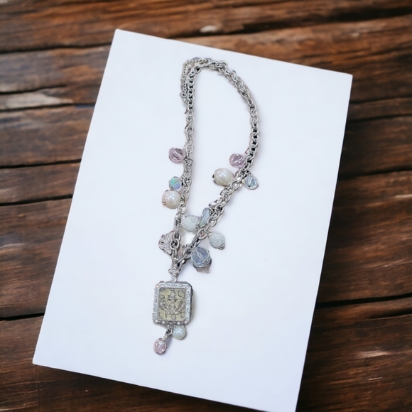 Silver crown shadow box necklace - Picture 2 of 3